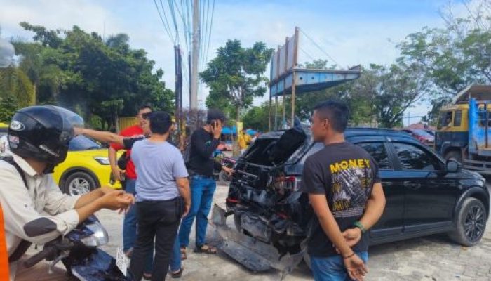 Lakalantas Mobil HRV Tabrak Mobil Box L300, Diduga Libatkan Bandar Narkoba, Polisi Larang Wartawan Meliput TKP