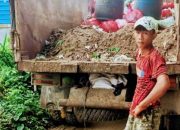 Lagi, Mobil Pengangkut Sampah Milik DLHK Pekanbaru Terciduk Media Saat Muat Pasir, Kadis DLHK: Silahkan Kontak Pengawas Aja ya”