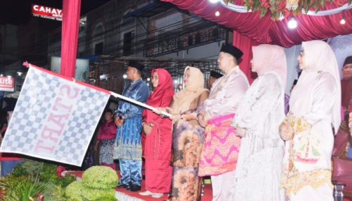 Disambut Antusias Masyarakat, Bupati Bengkalis Melepas Pawai Takbir Idul Adha 1445 H di Kecamatan Mandau