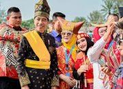 Upacara Harlah Pancasila Tahun 2024 Di Kota Dumai, Bupati Bengkalis Kasmarni Hadir Menggunakan Pakaian Adat Batak Toba