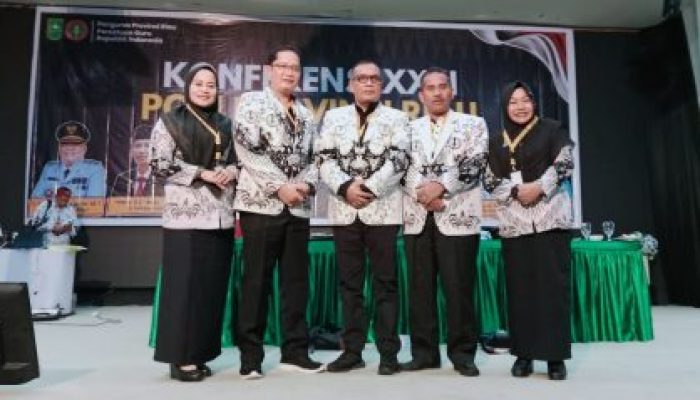 Secara Aklamasi, Adolf Bastian Kembali Pimpin PGRI Riau 5 Tahun Kedepan
