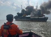 Kapal Bermuatan Sagu Terbakar di Perairan Kepulauan Meranti
