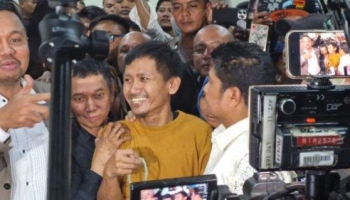 Bebas! Pegi Setiawan Keluar dari Penjara dengan Senyuman