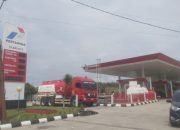 SPBU 13.283.615 Sekijang di Kabupaten Pelalawan, Diduga Layani Pengisian BBM Subsidi Jenis Solar Kepada Mobil Balak Kayu