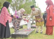 Kenang dan Doakan Para Pahlawan, Bupati Kasmarni Ziarahi Makam Kusuma Kesatria