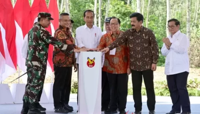 Presiden Jokowi Melakukan Peletakan Batu Pertama Di Hotel RGE Di IKN