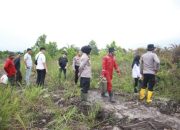 Kapolres Kampar Tinjau Langsung Pemadaman Karhutla di Desa Karya Indah