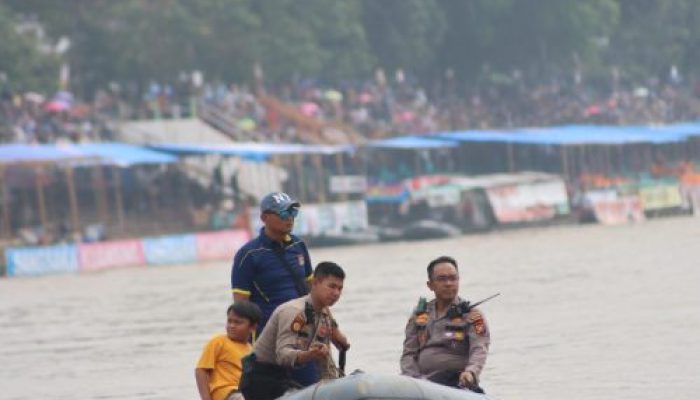 Kapolres Kuansing Berpartisipasi dalam Final Pacu Jalur Eksibisi 2024 di Tepian Narosa