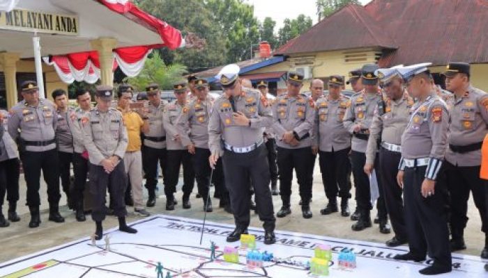 Kapolres Kuansing Pimpin Apel Kesiapan Pengamanan Event Nasional Pacu Jalur Tradisional Kabupaten Kuansing Tahun 2024