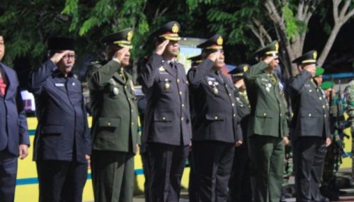 Kasdim 0322/Siak Hadiri Apel Kehormatan dan Renungan Suci di Makam Pahlawan Sultan Syarif Kasim XII