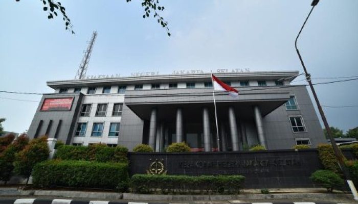 Pembacaan Surat Dakwaan terhadap 3 Orang Terdakwa dalam Perkara Komoditas Timah