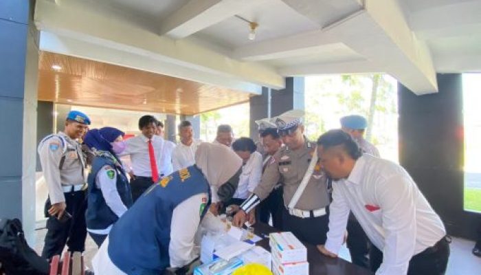 Personil Propam dan Tim Si Dokkes Polres Kuansing Laksanakan Pengecekan Urine Terhadap Personil Polres Kuansing