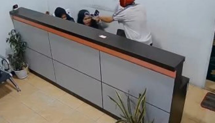 Uang Rp70 Juta Lenyap Sama Pria Berkaos Polantas Yang Rampok BRI Link Di Pelalawan