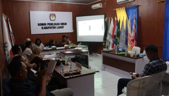Polres Lahat Kawal Rapat Pleno dan Menjaga Keamanan Dalam Pembacaan Hasil MK di KPU