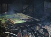 Si Jago Merah Mengamuk, Rumah Warga di Kualu Hangus Terbakar