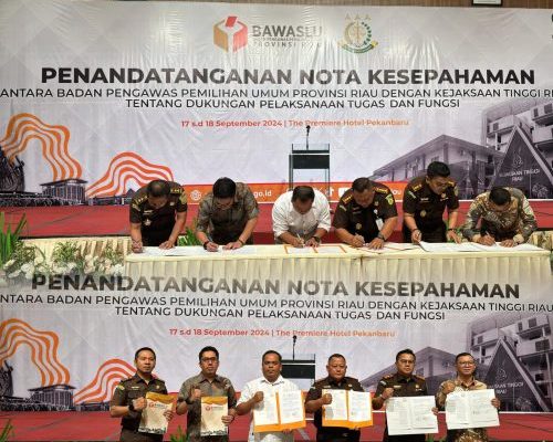 Sukseskan Pilkada, Bawaslu dan Kejari Kampar Teken MoU
