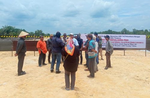 Ganti Rugi Belum Dibayarkan, Warga Rimbo Panjang Blokir Jalan Tol Lingkar Pekanbaru