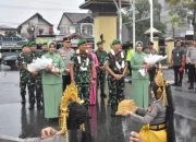 Kapolda Riau Irjen Pol M Iqbal Sambut dan Lepas Danrem 031/Wira Bima dengan Tradisi Pedang Pora
