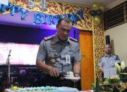 Barakallah Fii Umrik, Keluarga Besar Lapas II A Pekanbaru Rayakan Ultah Kalapas Ke-58