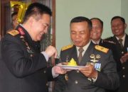 HUT Ke-79 TNI, Kapolda Riau Beri Kejutan kepada Danrem 031/Wira Bima