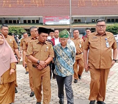 Kunjungan Wamendikdasmen, Atip Latipulhayat Ungkap SMAN Plus Riau Termasuk Sekolah Unggulan