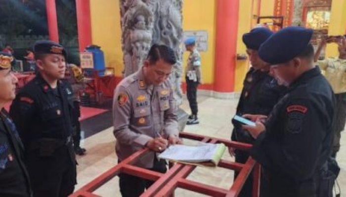 Kapolsek Rumbai Pimpin Pengamanan Perayaan Imlek 2025 di Kelenteng Sasana Loka dan Kwang Tee Kong Bio