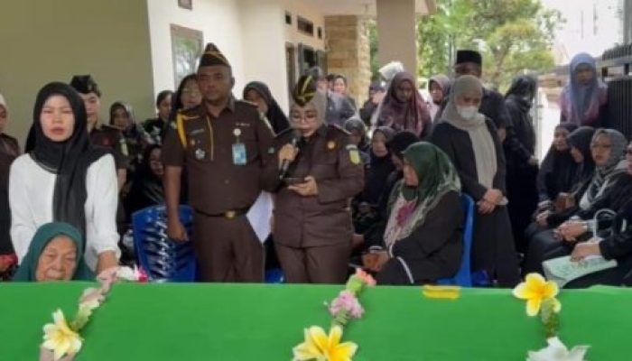 Wakajati Riau Pimpin Prosesi Pelepasan Jenazah Almarhum Jaksa Syahril Siregar SH