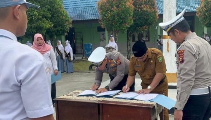Pelantikan PKS dan Penandatanganan MoU SMAN 1 Siak Bersama Satlantas Polres Siak, Bangun Kesadaran dan Kedisiplinan Berlalu Lintas Pada Generasi Muda