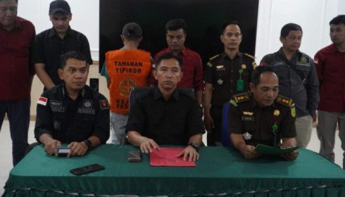 Tim SIRI Kejagung RI Dan Tim Intelijen Kejati Sumbar Mengamankan DPO Atas Nama Riko Antoni Ini Kasusnya