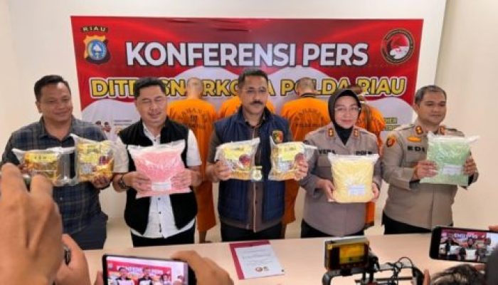 Polda Riau Gagalkan Pengiriman 9 Kg Sabu dan 30 Ribu Pil Ekstasi ke Palembang