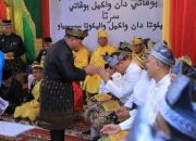 Wako dan Wawako Pekanbaru Jalani Prosesi Tepuk Tepung Tawar di LAMR
