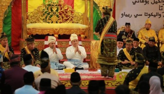Gubri dan Wagubri Terima Tepuk Tepung Tawar, Simbol Restu Adat Melayu Riau
