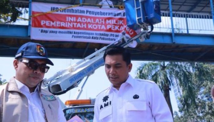 Sekdako Pekanbaru Pimpin Pengambilalihan Empat Unit JPO di Kota Pekanbaru