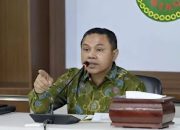 Tekan Angka Putus Sekolah, Gubernur Riau Gratiskan Seragam untuk Siswa Baru