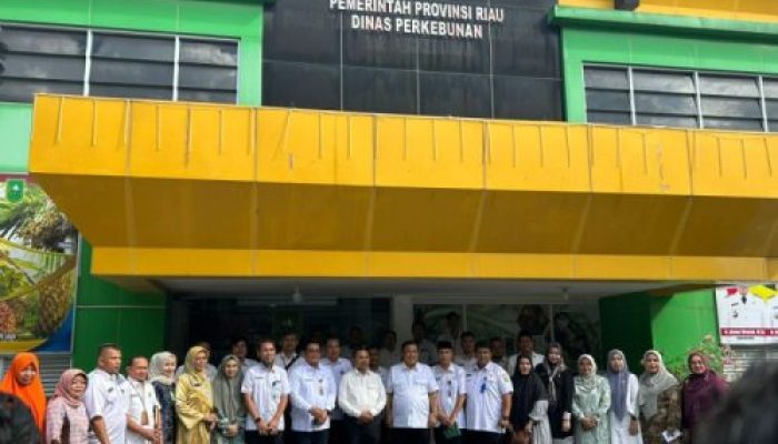 Gubri Instruksikan Disbun Riau Tetapkan Harga Baku Komoditas Perkebunan