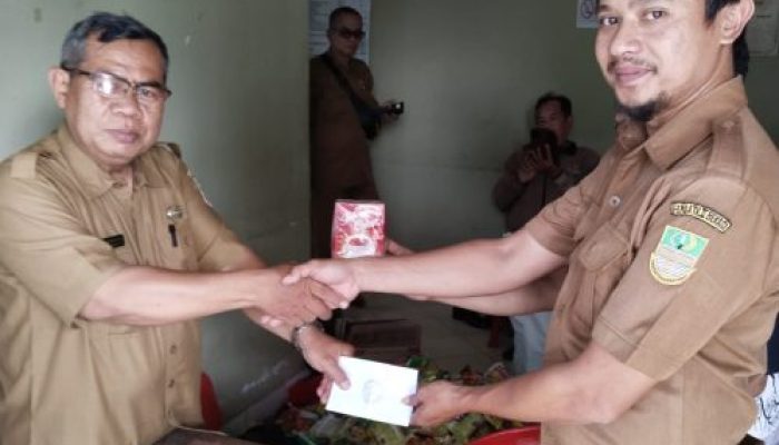 Tanggap Banjir di Bekasi Ketua PGRI dan K3S Buat Posko Donasi