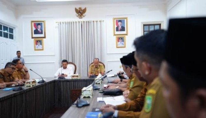 Gubri Gelar Rapat Dengan Disdik Riau, BOSDA dan Seragam Gratis Fokus Utama
