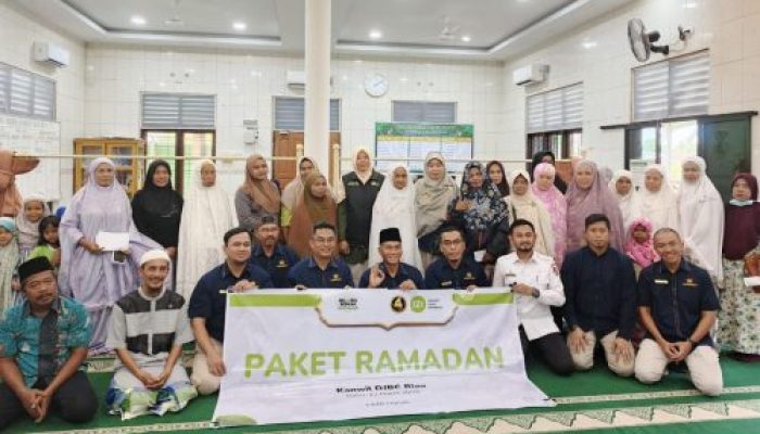 IZI dan Bea Cukai Riau Bagikan 70 Paket Sembako, Warga Cinta Raja Terharu
