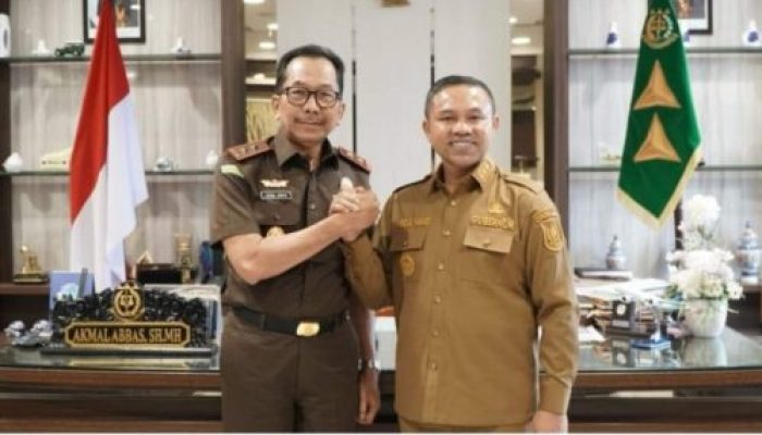 Kajati Riau Menerima Kunjungan Silaturahmi Gubernur Riau
