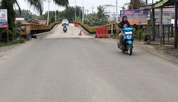 Jembatan Sungai Rokan Makin Memprihatinkan
