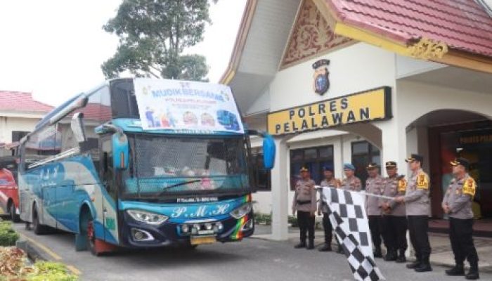 Kapolres Pelalawan Lepas Tiga Unit Bus Pemudik ke Sumatra Utara