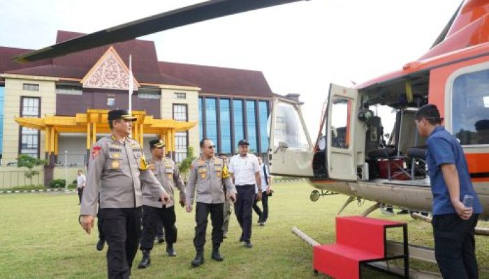 Pastikan Lalu Lintas Lancar Kapolda Riau Pantau Jalur Mudik Lintas Riau-Sumbar Lewat Udara