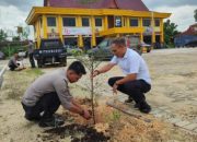 Dukung Penghijauan, Polsek Payung Sekaki Tanam Bibit Pohon