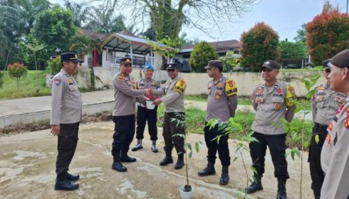 Rayakan Ulang Tahun Personel Dengan Penanaman Pohon Gaharu, Dukung Program Penghijauan Kapolda Riau