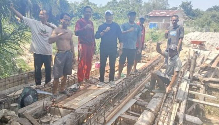 Ketum DPP LSM GARI Puji Fazaaro Laia, Bangun Jembatan Pakai Uang Pribadi, Peran Pemerintah Kemana?