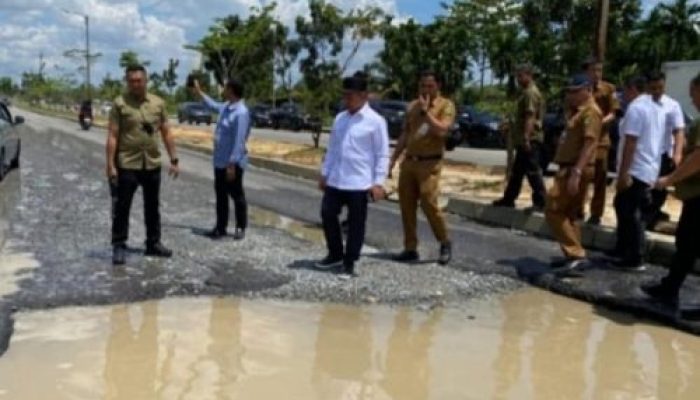Jalan Sudirman Ujung Pekanbaru Mengkhawatirkan, Gubernur Perintahkan Perbaikan Segera !!!
