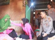 Kapolres Pelalawan Beserta Ketua Bhayangkari Perduli Warga Kurang Mampu