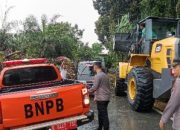 Gerak Cepat Polantas Riau Tangani Longsor di Jalan Lintas Taluk Kuantan – Pekanbaru