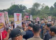 Aliansi GEMMPAR Riau Geruduk Pemko, Desak Pembayaran Tunda Bayar ke Pengusaha Lokal, Erlangga: “Wako, Bersihkan Kota atau Bersihkan Uang Rakyat?”