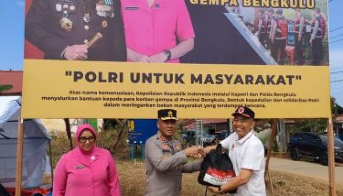 Kapolri Kirim Bantuan 5.000 Paket Sembako untuk Korban Gempa Bumi di Bengkulu